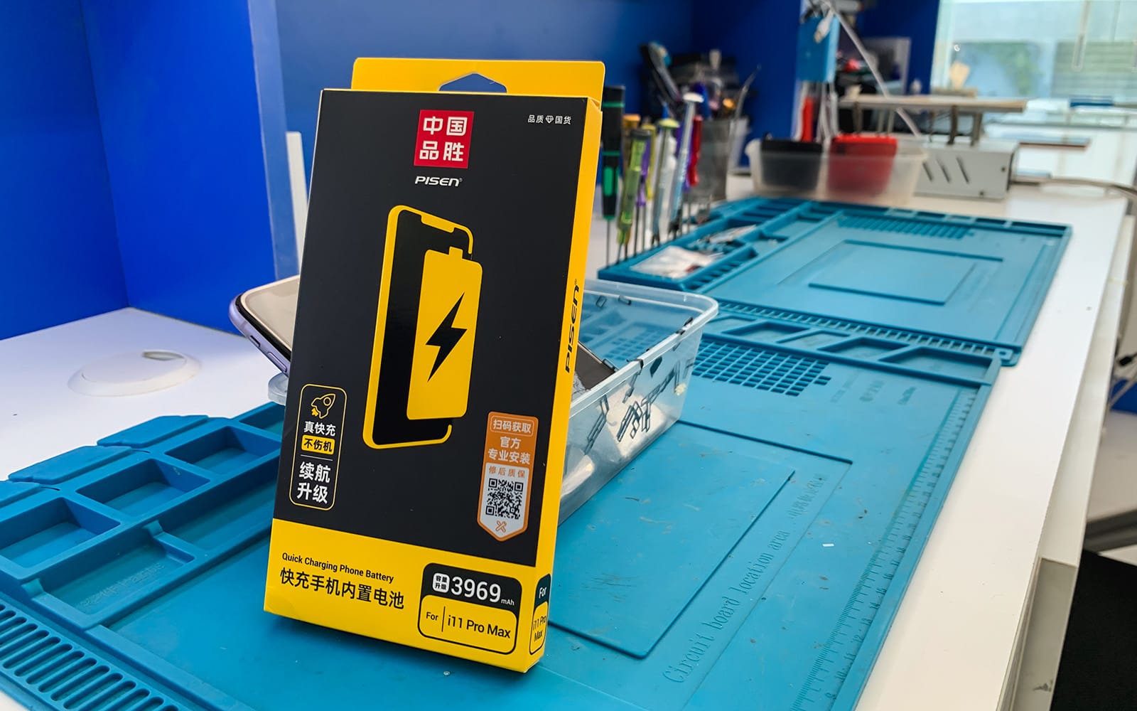 Hộp pin Pisen chính hãng dành cho iPhone 11 Pro Max với tem bảo hành