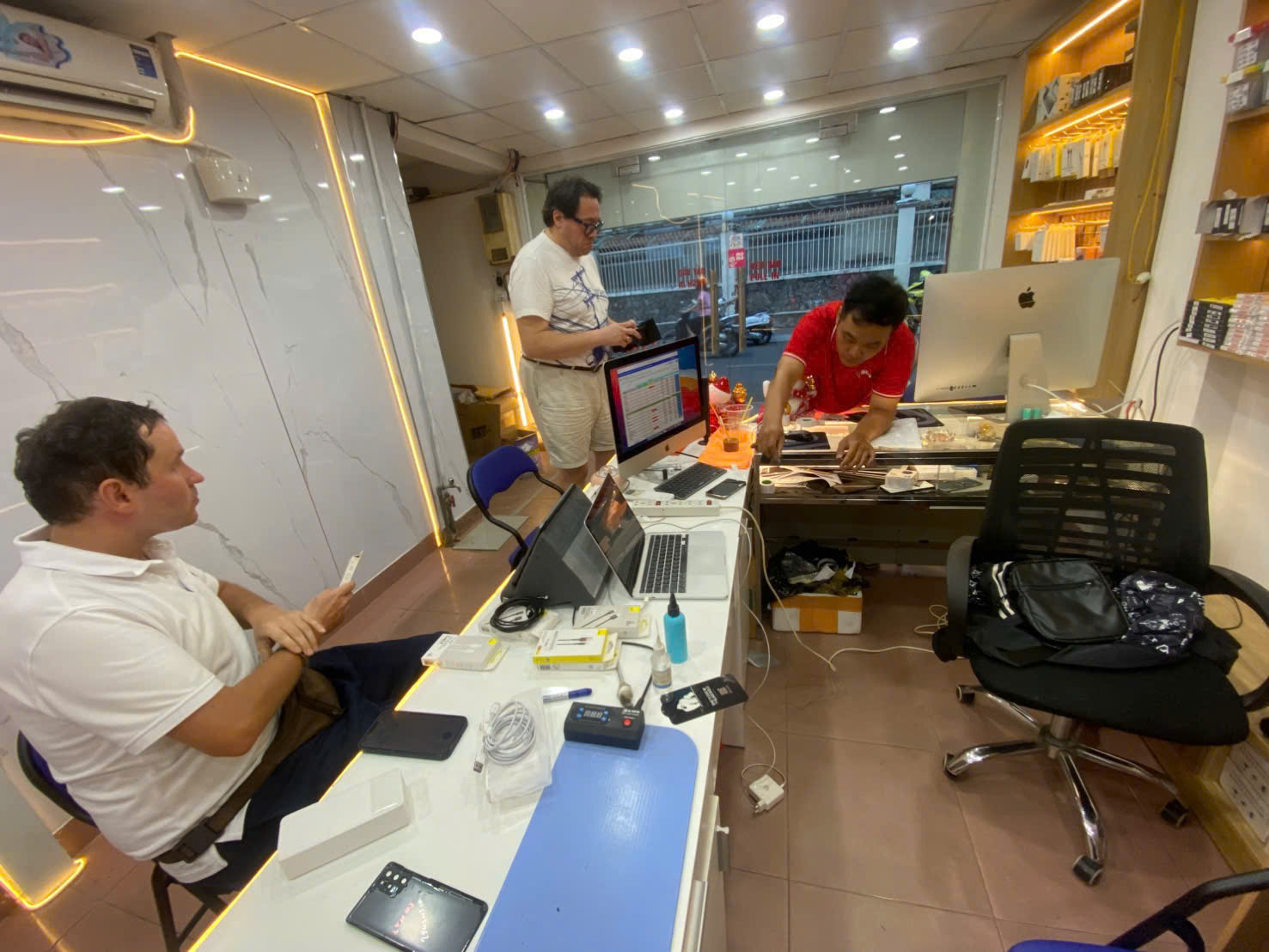 Kiểm tra tình trạng pin iPhone 13 sau khi thay pin mới