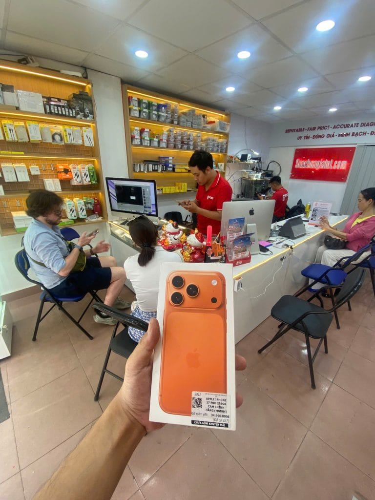 Thay Màn Hình iPhone HCM Chính Hãng – Lấy Liền 30 Phút 2026
